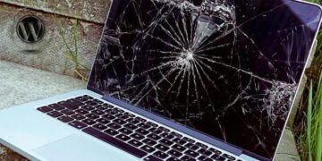 ремонт сломанного Macbook