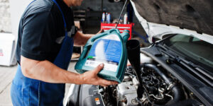 Синтетическое моторное масло для двигателя